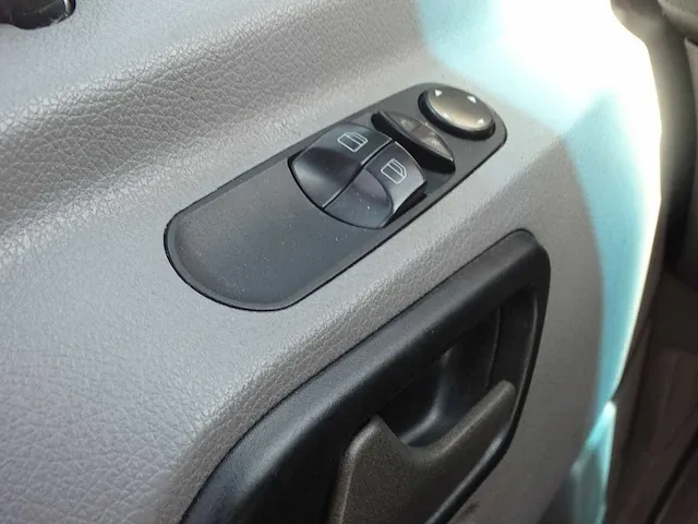 Mercedes-benz - spinter - personenauto - afbeelding 15 van  23