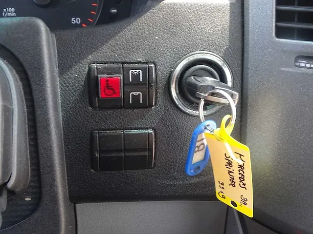 Mercedes-benz - spinter - personenauto - afbeelding 16 van  23