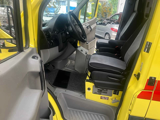 Mercedes-benz - sprinter 318cdi - ambulances - 2007 - afbeelding 13 van  28