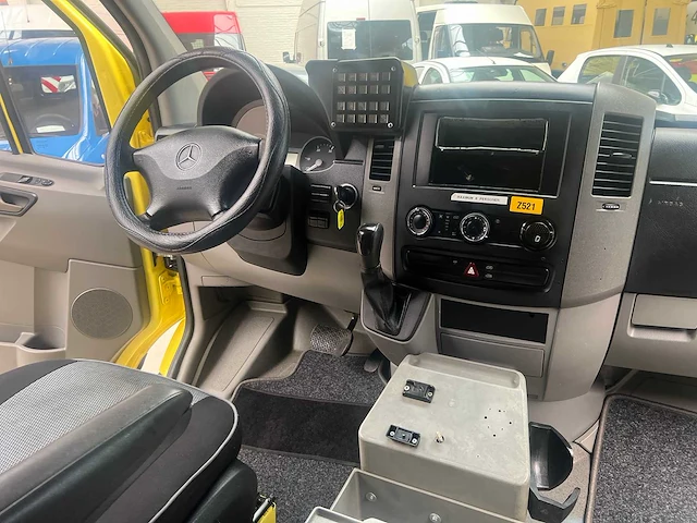 Mercedes-benz - sprinter 318cdi - ambulances - 2007 - afbeelding 14 van  28