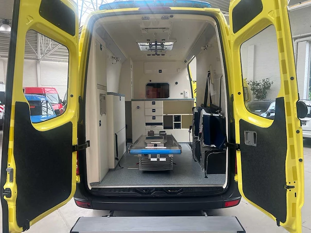 Mercedes-benz - sprinter 318cdi - ambulances - 2007 - afbeelding 17 van  28