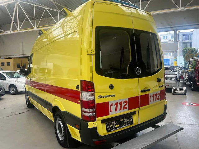 Mercedes-benz - sprinter 318cdi - ambulances - 2007 - afbeelding 25 van  28