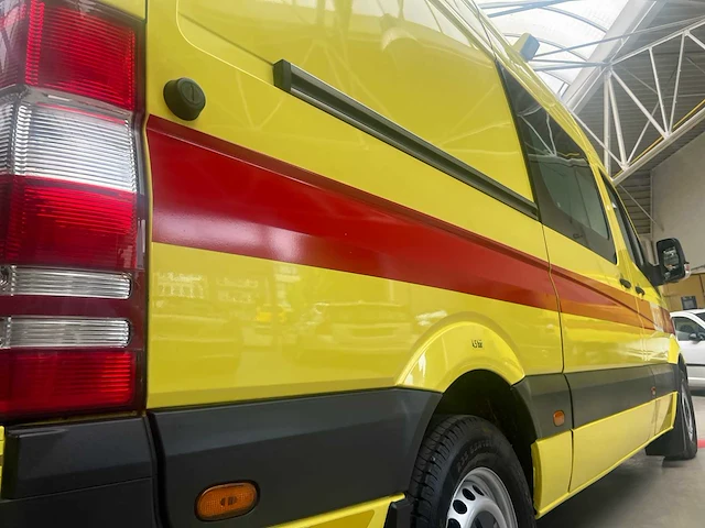 Mercedes-benz - sprinter 318cdi - ambulances - 2007 - afbeelding 28 van  28