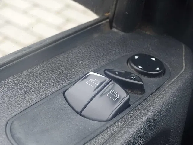 Mercedes-benz - vito - van - afbeelding 8 van  18
