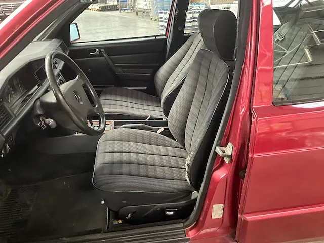 Mercedes-benz 190e - afbeelding 17 van  49