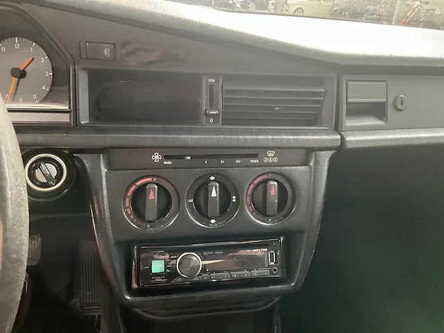 Mercedes-benz 190e - afbeelding 21 van  49