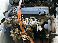 Mercedes-benz 2 originele dieselmotoren – m102 & m103 – 190e / 260se – bouwjaren ±1984–1988 – compleet met injectiesysteem - afbeelding 3 van  7
