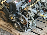 Mercedes-benz 2 originele dieselmotoren – m102 & m103 – 190e / 260se – bouwjaren ±1984–1988 – compleet met injectiesysteem - afbeelding 6 van  7