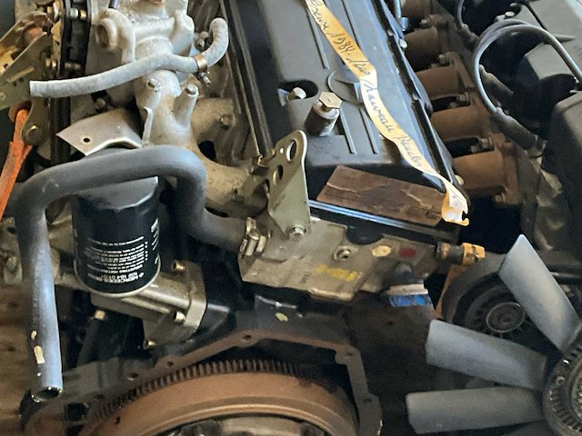 Mercedes-benz 2 originele dieselmotoren – m102 & m103 – 190e / 260se – bouwjaren ±1984–1988 – compleet met injectiesysteem - afbeelding 7 van  7