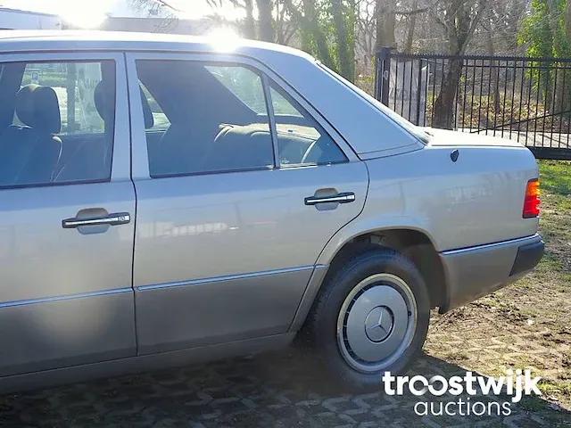Mercedes-benz 200 e - afbeelding 4 van  55