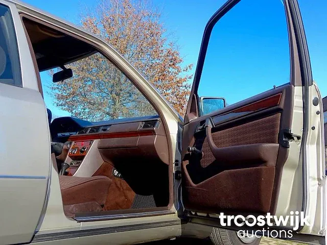 Mercedes-benz 200 e - afbeelding 13 van  55