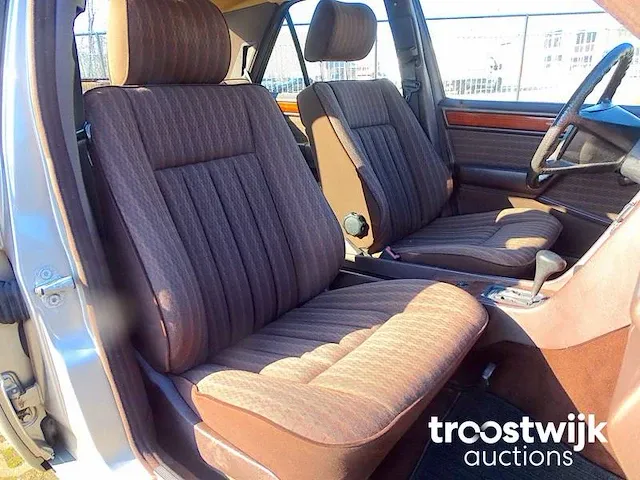 Mercedes-benz 200 e - afbeelding 15 van  55