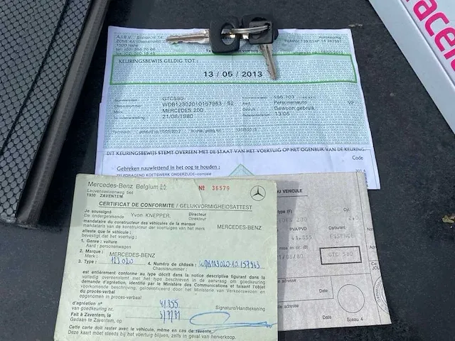 Mercedes-benz 200 oldtimer - afbeelding 10 van  10