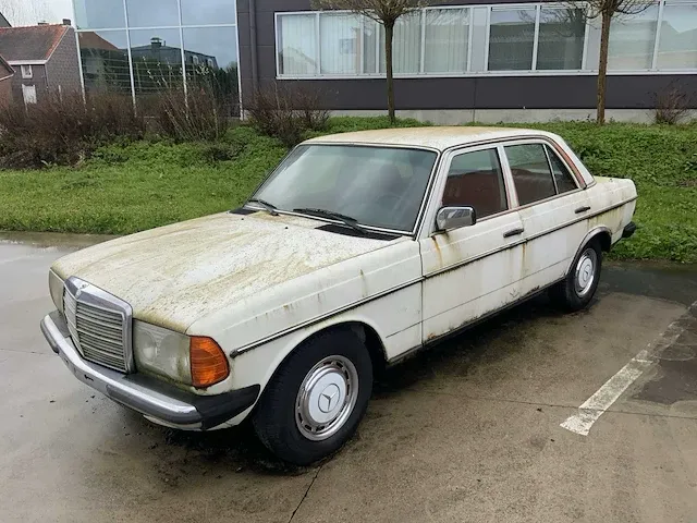 Mercedes-benz 200 oldtimer - afbeelding 1 van  10