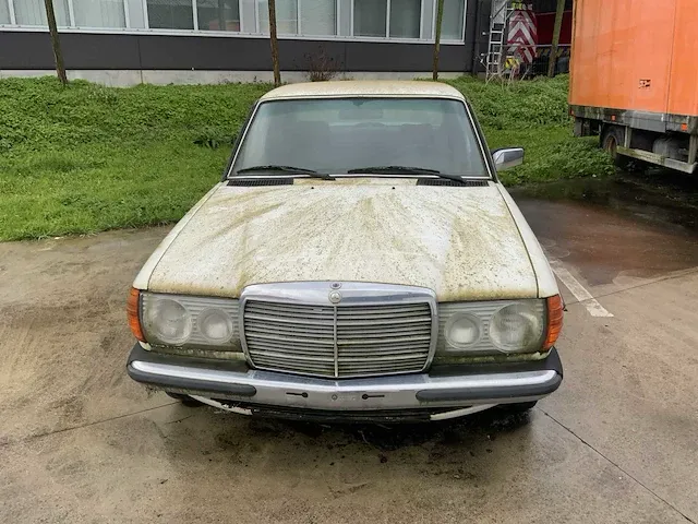 Mercedes-benz 200 oldtimer - afbeelding 2 van  10