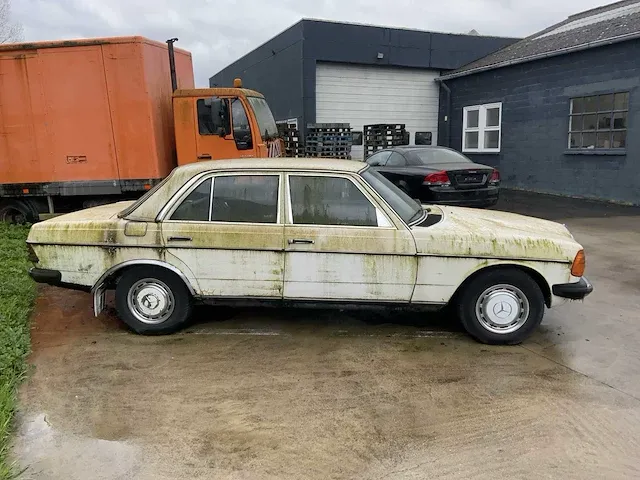 Mercedes-benz 200 oldtimer - afbeelding 4 van  10