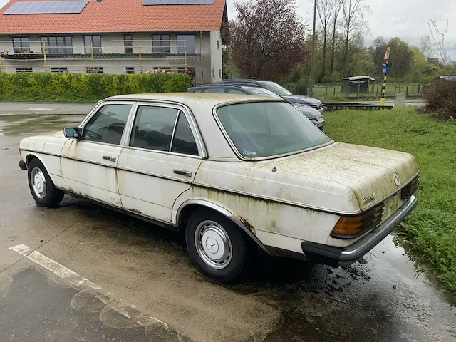 Mercedes-benz 200 oldtimer - afbeelding 7 van  10