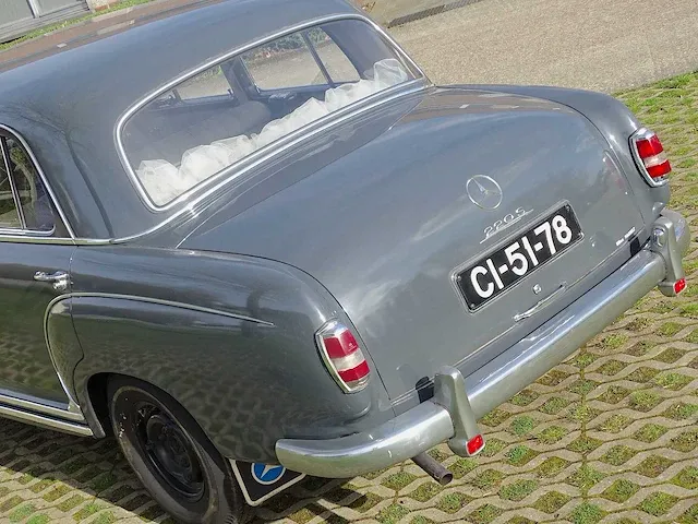 Mercedes-benz 220 s 'ponton' - afbeelding 4 van  46