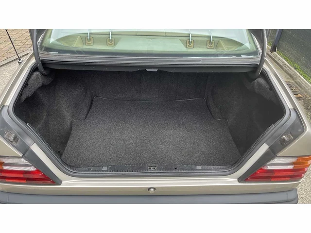 Mercedes-benz 230e, 1988 - afbeelding 6 van  19