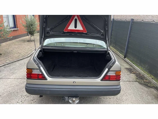 Mercedes-benz 230e, 1988 - afbeelding 7 van  19