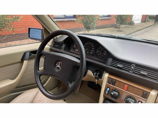 Mercedes-benz 230e, 1988 - afbeelding 16 van  19