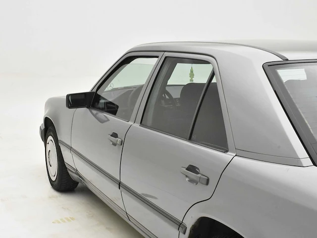 Mercedes benz 230e - afbeelding 3 van  44
