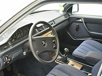 Mercedes benz 230e - afbeelding 4 van  44