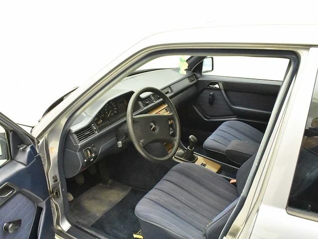 Mercedes benz 230e - afbeelding 5 van  44