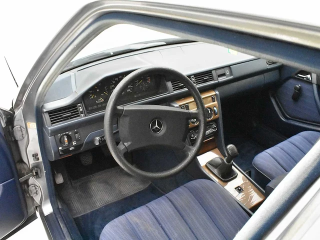 Mercedes benz 230e - afbeelding 6 van  44