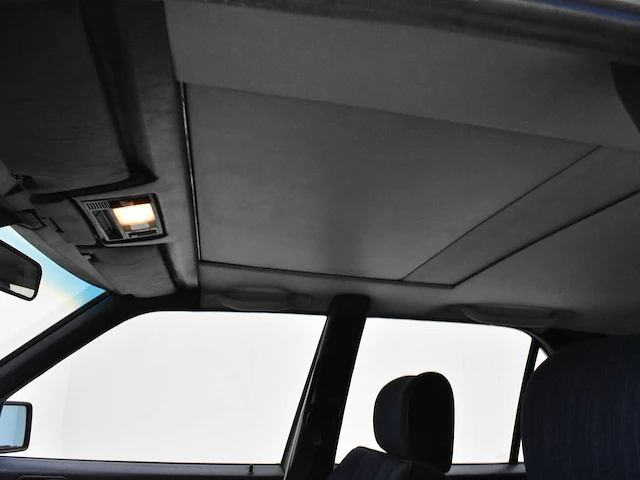 Mercedes benz 230e - afbeelding 11 van  44