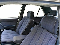 Mercedes benz 230e - afbeelding 13 van  44