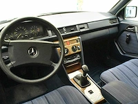 Mercedes benz 230e - afbeelding 16 van  44