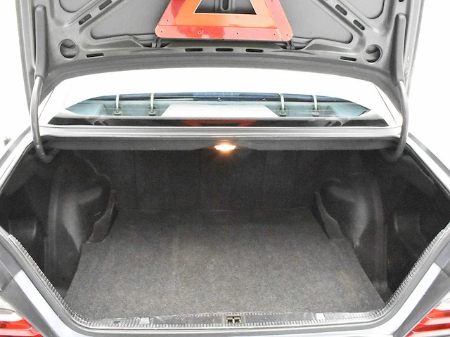 Mercedes benz 230e - afbeelding 20 van  44