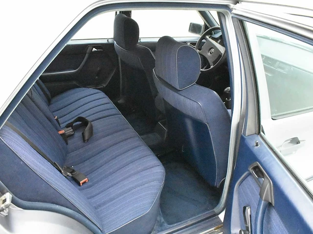 Mercedes benz 230e - afbeelding 21 van  44
