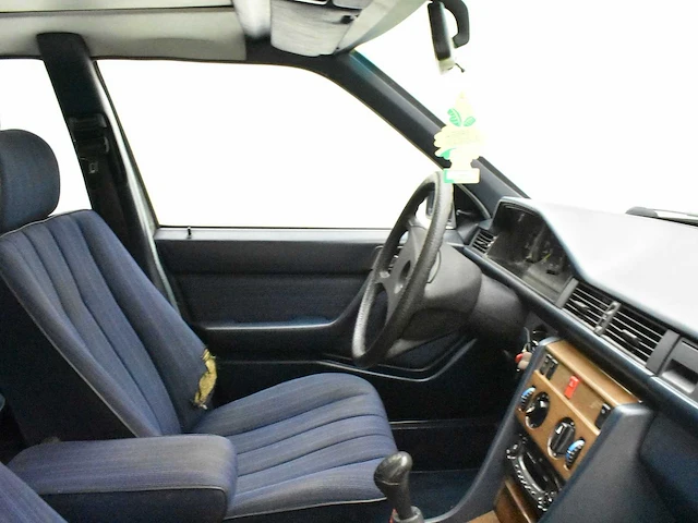 Mercedes benz 230e - afbeelding 25 van  44