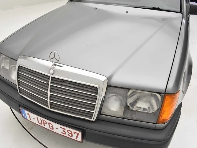 Mercedes benz 230e - afbeelding 28 van  44