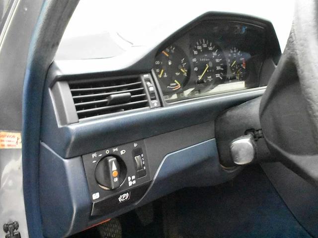 Mercedes benz 230e - afbeelding 29 van  44