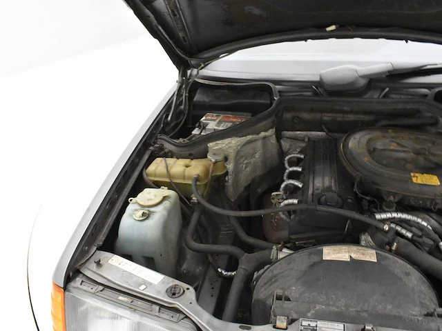 Mercedes benz 230e - afbeelding 31 van  44
