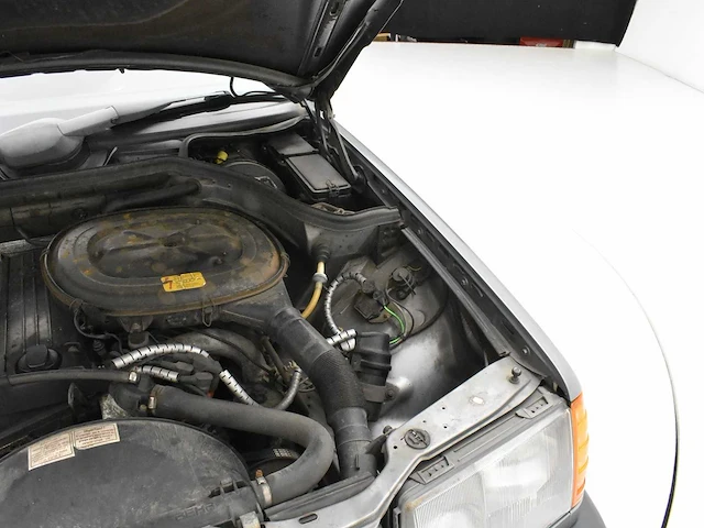 Mercedes benz 230e - afbeelding 32 van  44