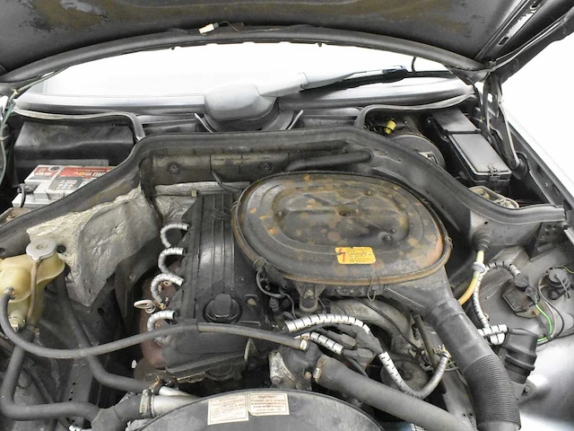 Mercedes benz 230e - afbeelding 33 van  44