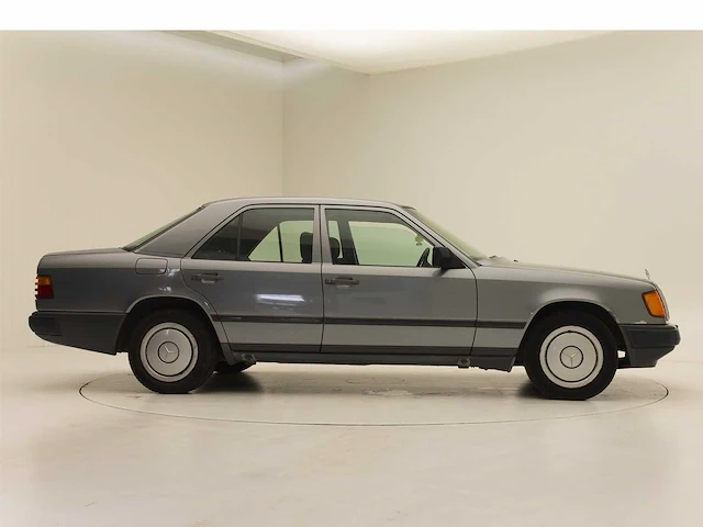Mercedes benz 230e - afbeelding 23 van  44