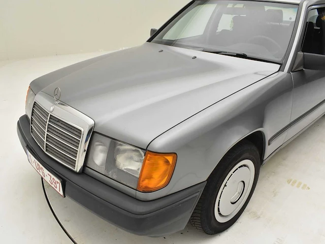 Mercedes benz 230e - afbeelding 39 van  44