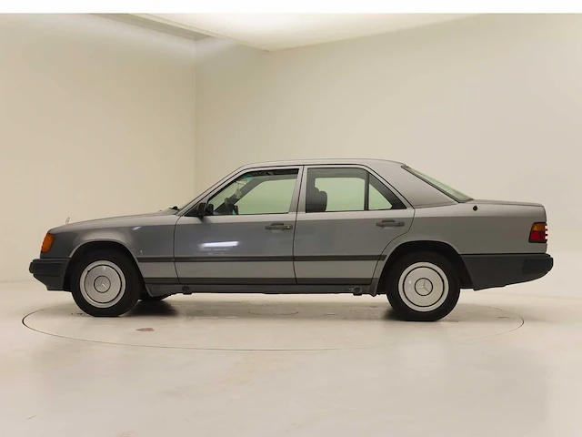 Mercedes benz 230e - afbeelding 34 van  44