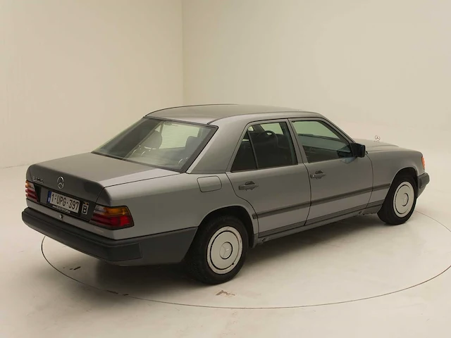Mercedes benz 230e - afbeelding 40 van  44