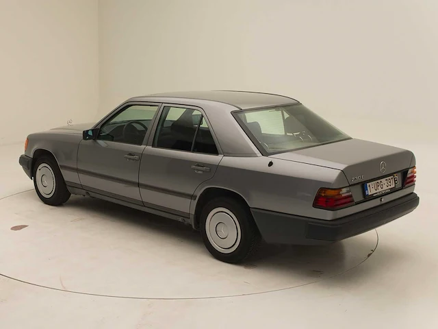 Mercedes benz 230e - afbeelding 42 van  44