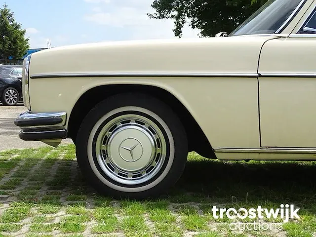 Mercedes-benz 280 /8 - afbeelding 2 van  49