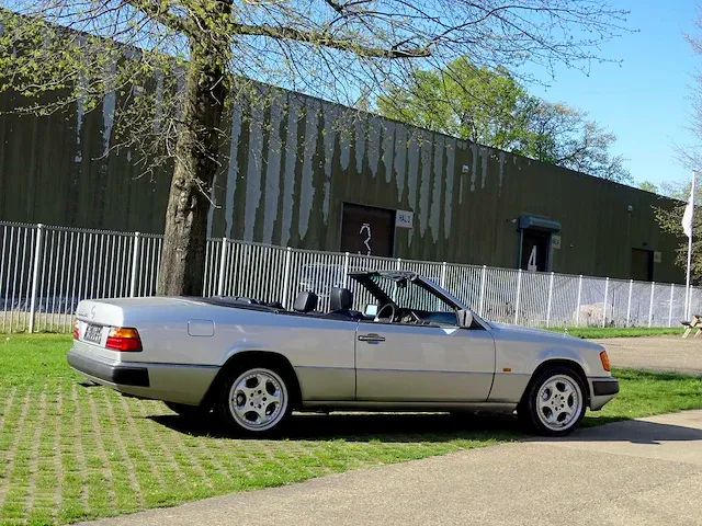 Mercedes-benz 300 ce -24 cabriolet - afbeelding 40 van  52