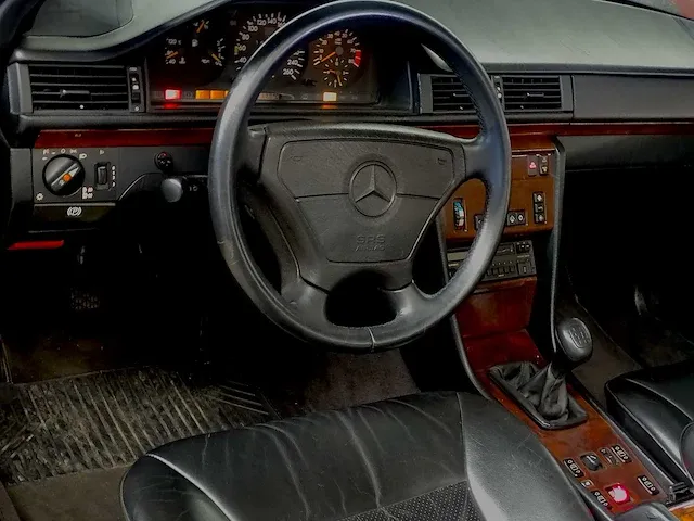 Mercedes-benz 300 ce -24 cabriolet - afbeelding 47 van  52