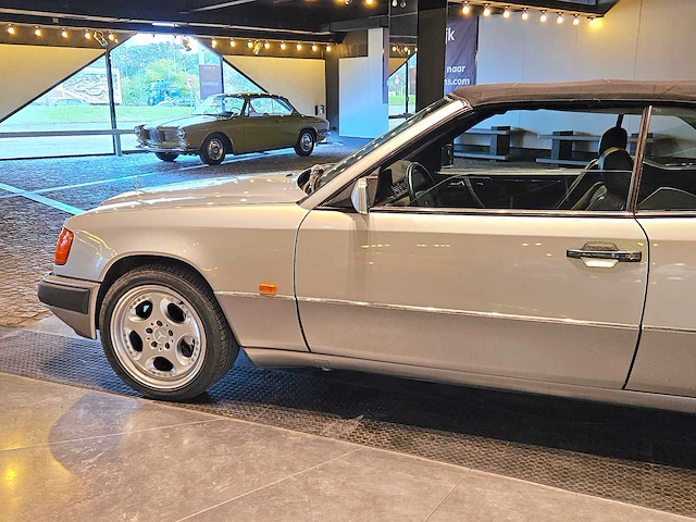 Mercedes-benz 300 ce -24 cabriolet - afbeelding 3 van  46