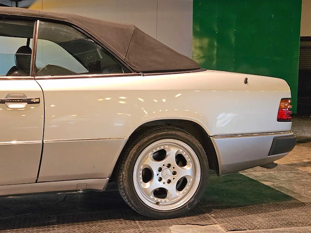 Mercedes-benz 300 ce -24 cabriolet - afbeelding 4 van  46